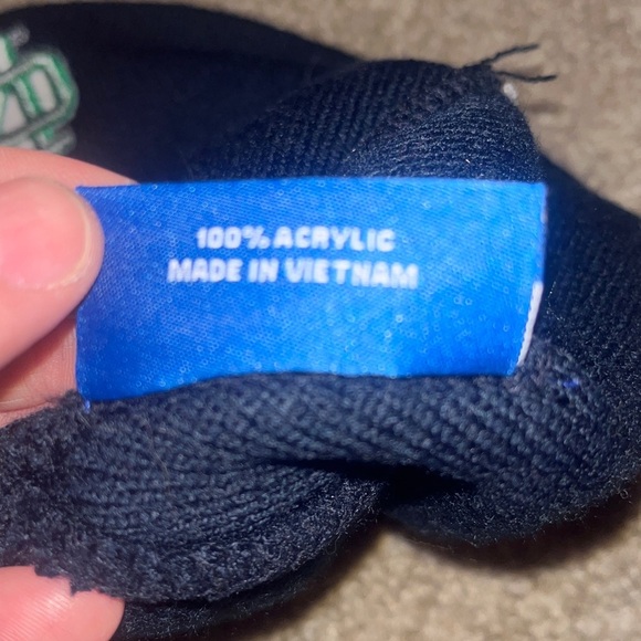 Top of the Navy Knit Cap - Picture 5 of 5